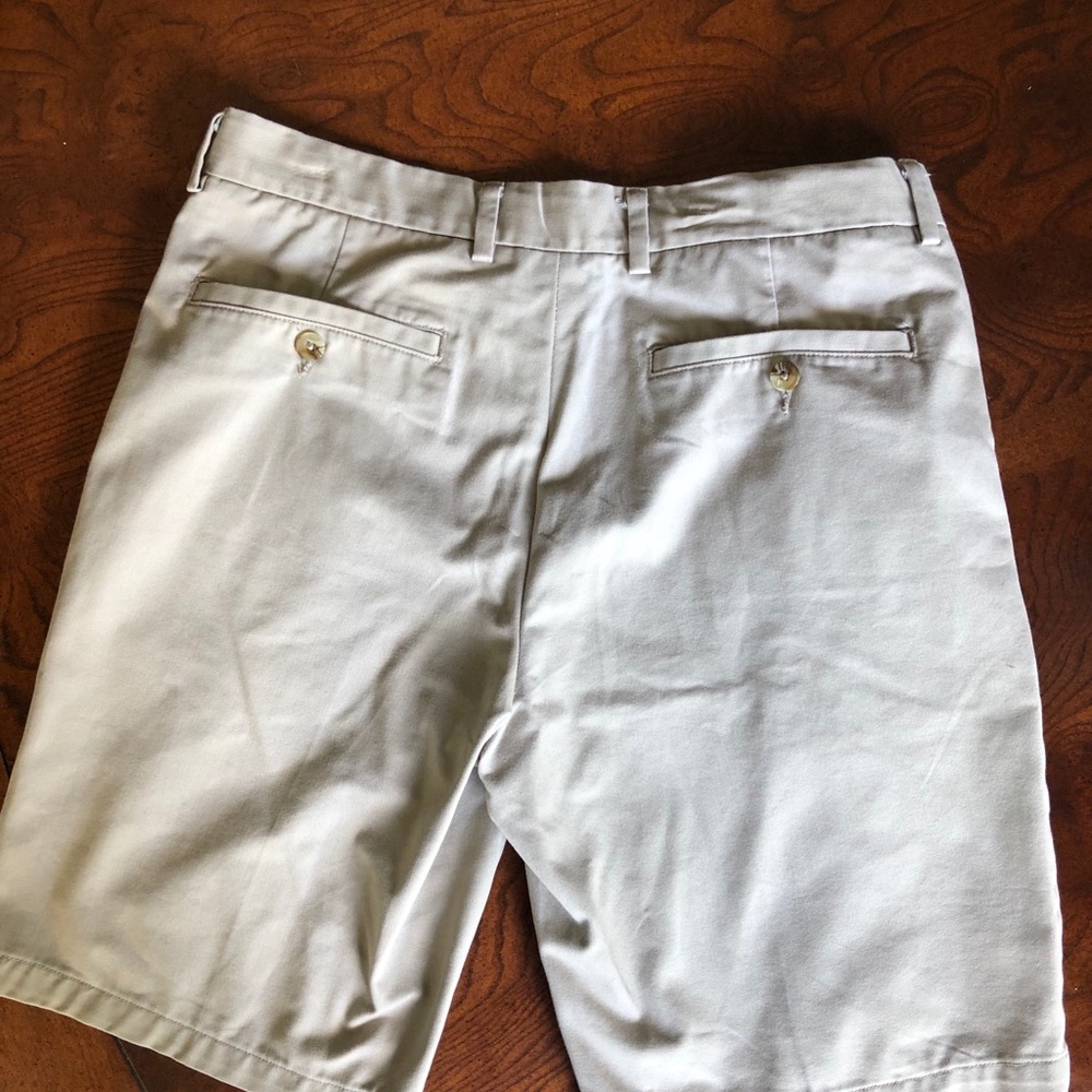 Khaki shorts, size 31H - Picture 2 of 4